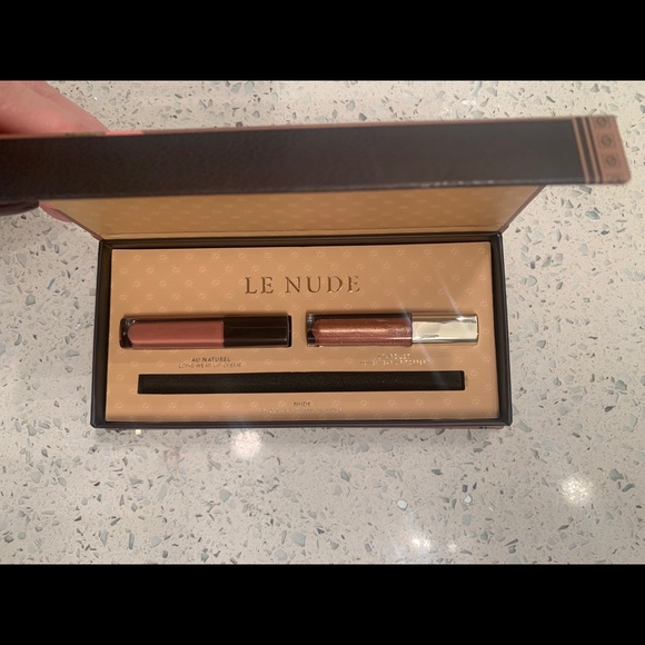 Jouer le nude - Picture 4 of 7